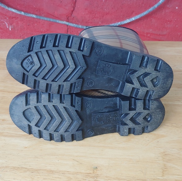 Burberry classic checked Rain Boots. - Picture 6 of 8